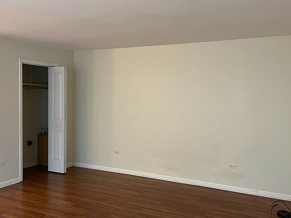 4th image of 1101 Holiday Ln Unit 1