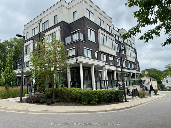 100 Alex Gardner Cir Unit 5, Aurora, ON L4G 3G5