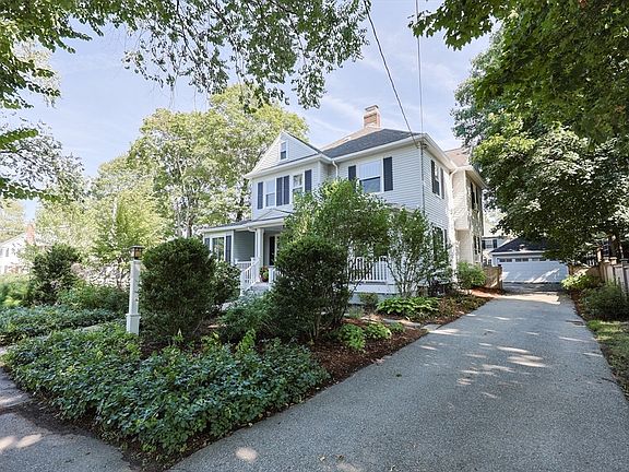 3rd image of 100 Prescott St