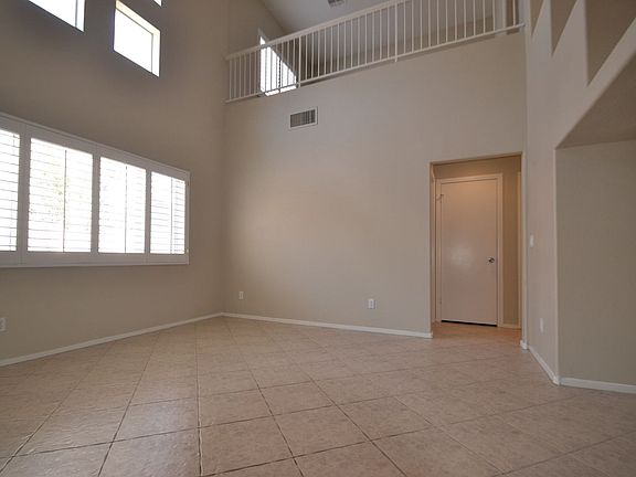 3rd image of 816 Painted Vista Ave