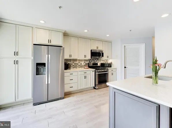 11830 Breton Ct #23B, Reston, VA 20191