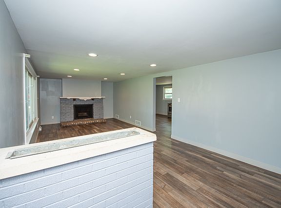3rd image of 918 Gael Dr