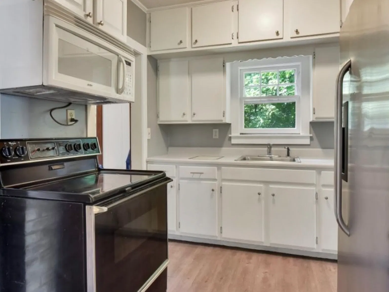 3 bed, 1400 sqft, $2,350 — Photo 2