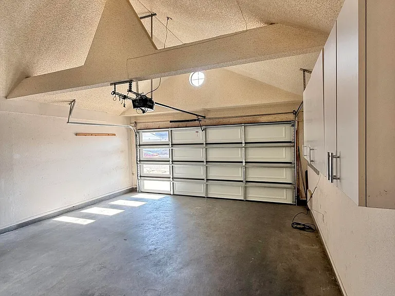 1884 Lyman Dutton Cir — Photo 20
