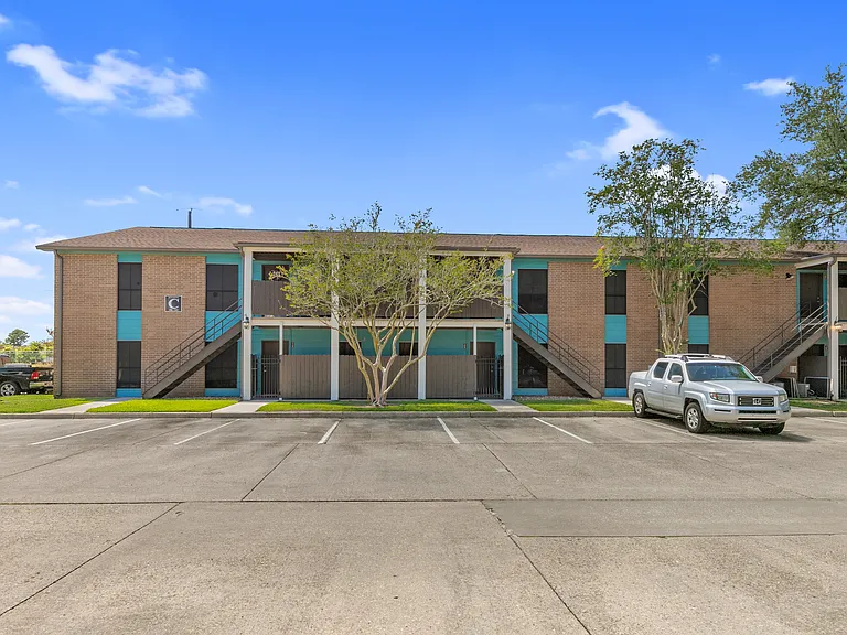 Bayou Oaks Apartments — Photo 36