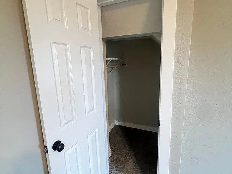 428 W Locust St — Photo 13