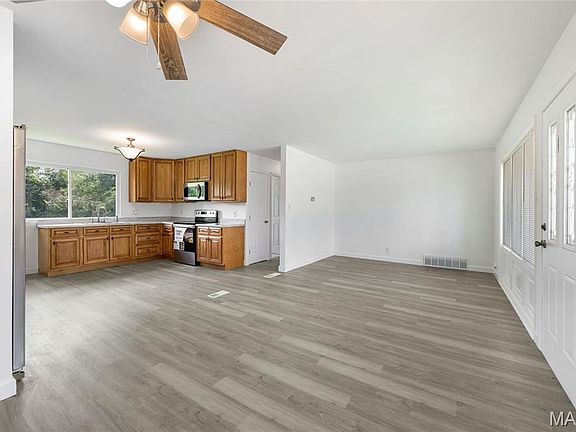 3rd image of 7916 Birkenhead Dr