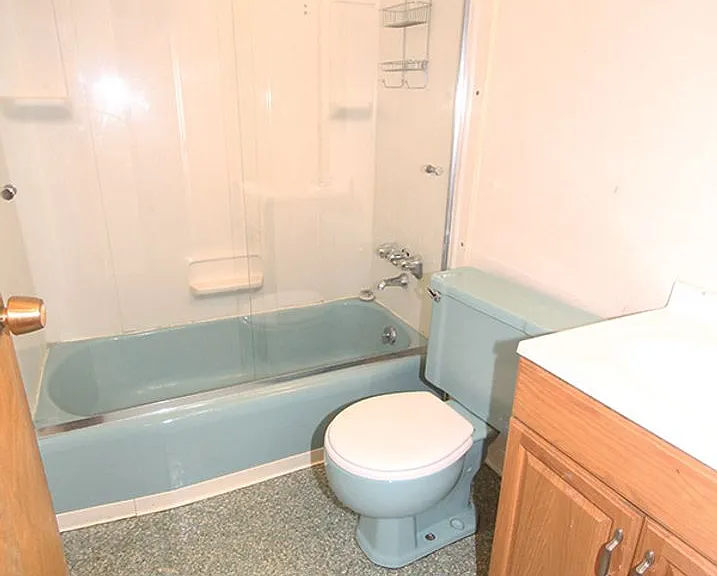 2323 W Newton St — Photo 9