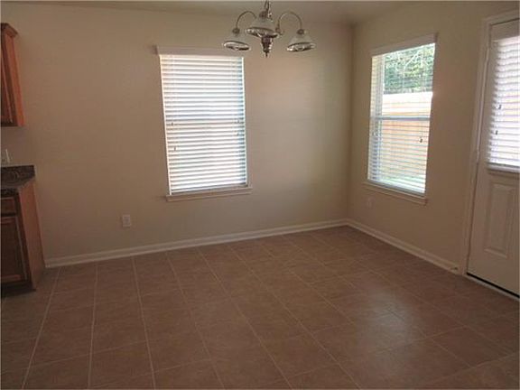 3rd image of 10 Shady Oak Ln