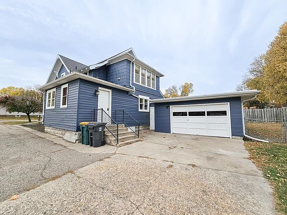 5th image of 515 E College Dr