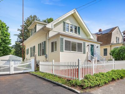 366 Suburban Ave, Fairfield, CT, 06825