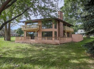 618 Christopher Ln, Carol Stream, IL 60188