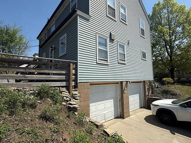 31 Winona Street W — Photo 13