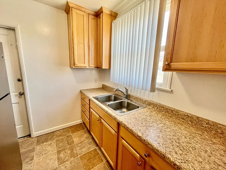 4464 Illinois St — Photo 3