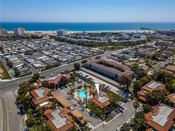 7648 Bay Dr Unit 201, Huntington Beach, CA 92648