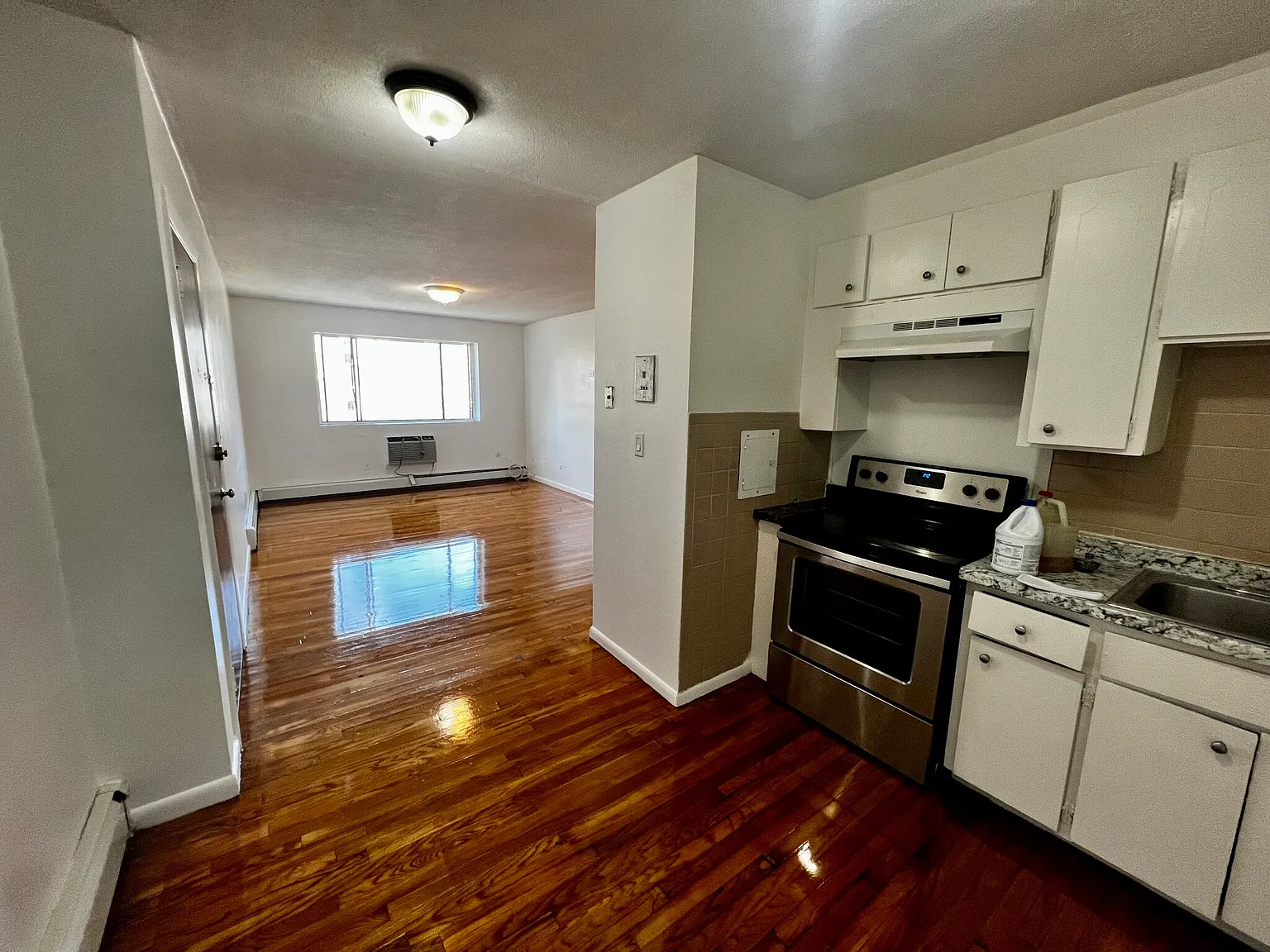 2 bed, 1.0 bath, $2,850 — Photo 2