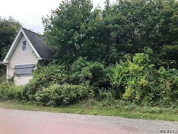 3rd image of 300 Railroad Ave