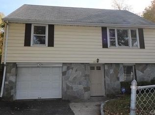 46 Oakleaf St, Bridgeport, CT 06606