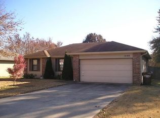 1448 W Whiteside St, Springfield, MO 65807