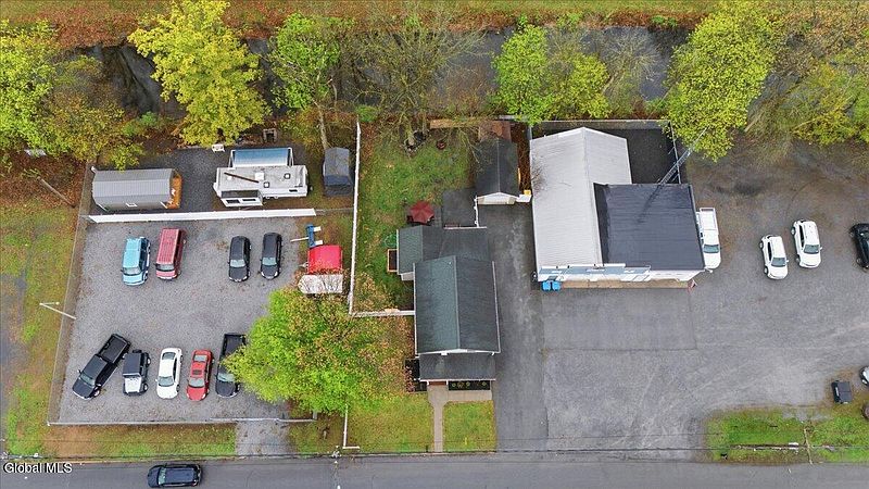 3rd image of 17 Feeder Street