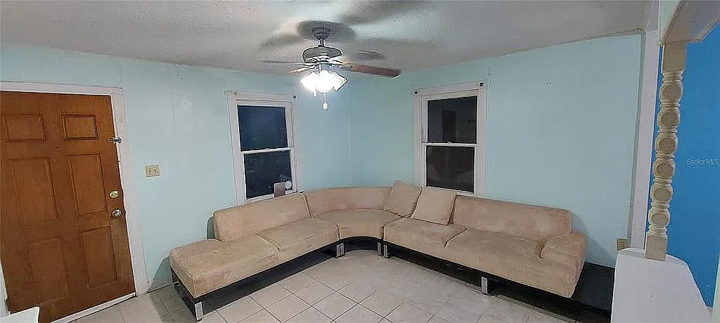 2 bed, 882 sqft, $1,400 — Photo 2