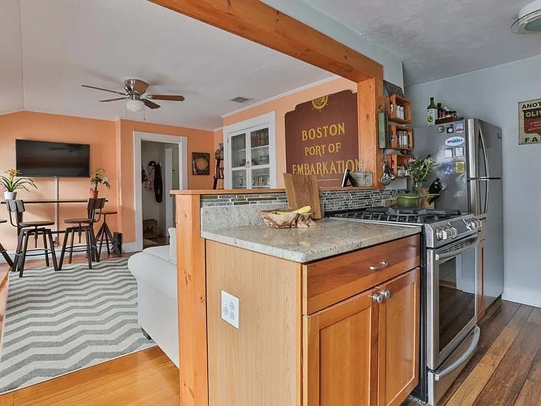 8 Mason St #3 — Photo 2
