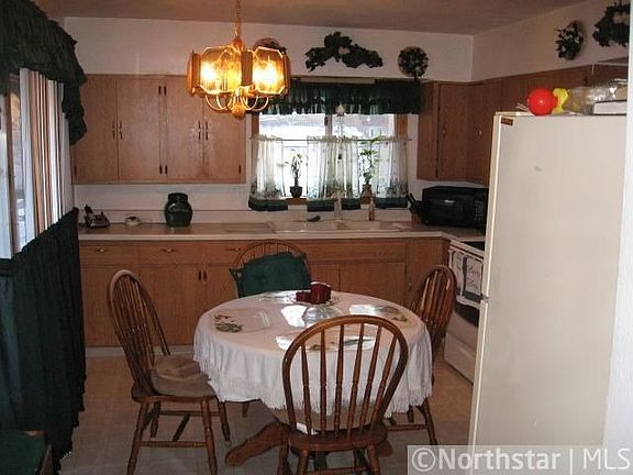 4th image of 88 Orange Ave W