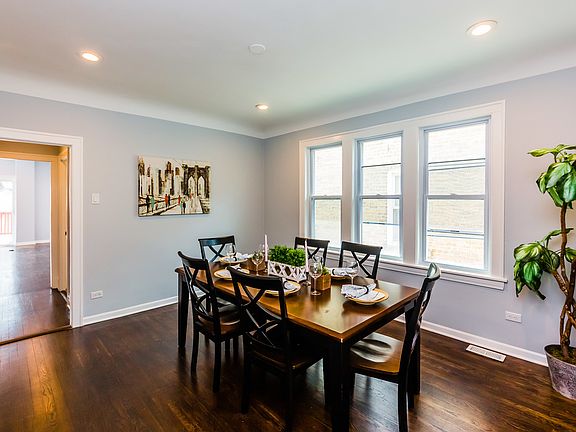 3rd image of 6307 N Melvina Ave