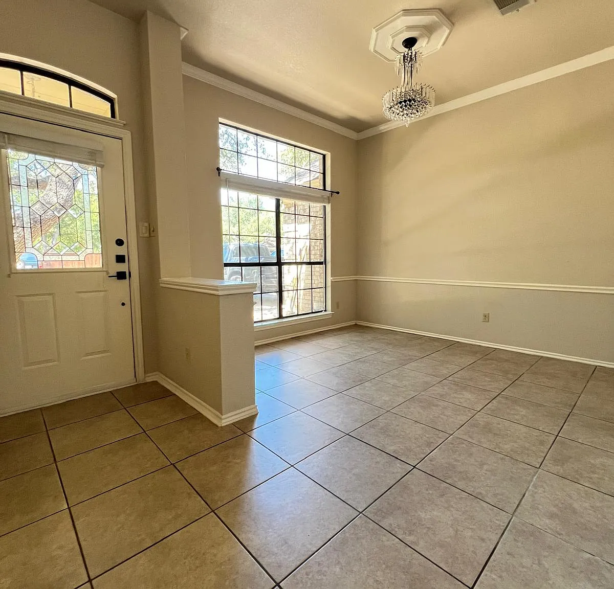 3 bed, 2131 sqft, $3,100 — Photo 3