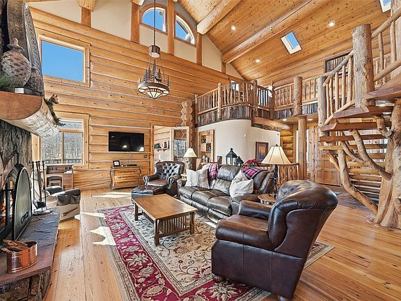 3rd image of 252 Iron Mountain Rd