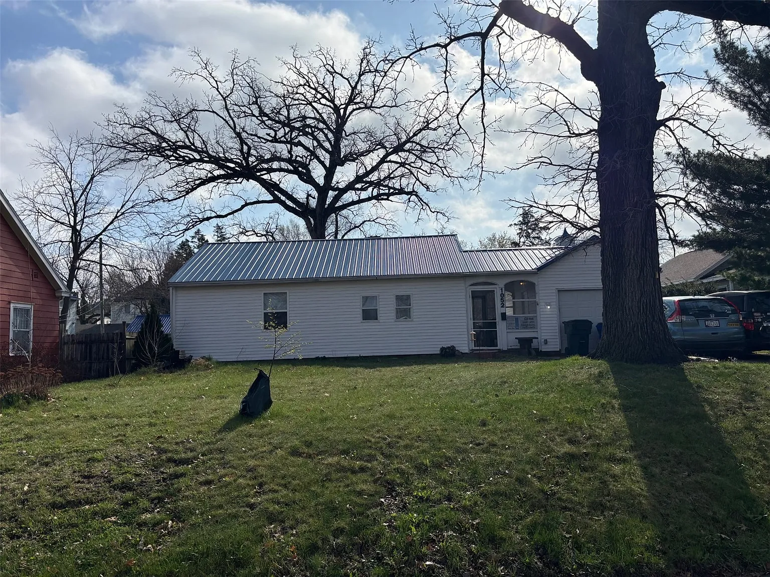 1052 Daniels St NE photo 1