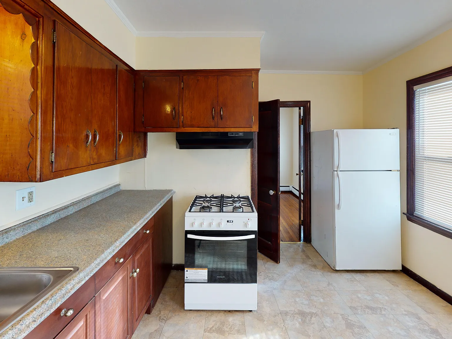 2 bed, 800 sqft, $1,995 — Photo 2