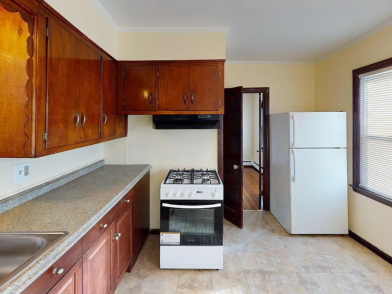 1180 Main St #1 — Photo 2