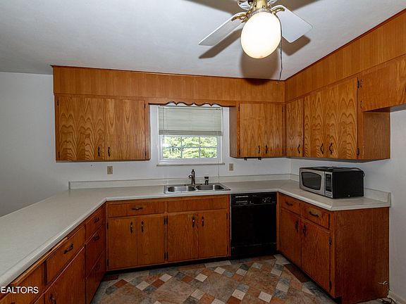 5th image of 2015 Eastwood Dr