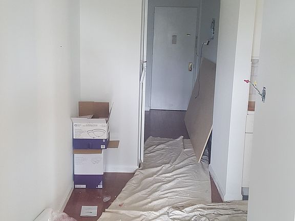 5th image of 290 Sterling St