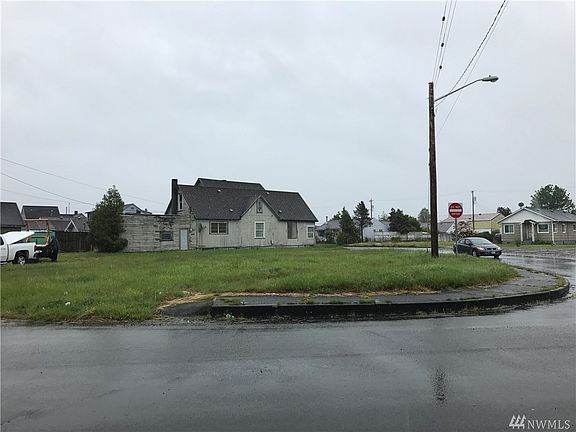 2nd image of 1122 W Wishkah St
