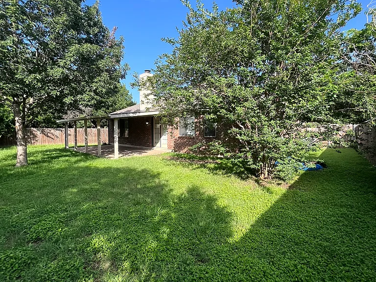 9021 Marthas Dr — Photo 37