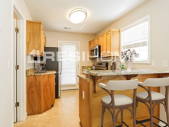 5th image of 1021 Wyndham Ln