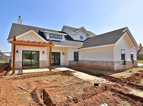 2nd image of 3325 Front 9 Dr