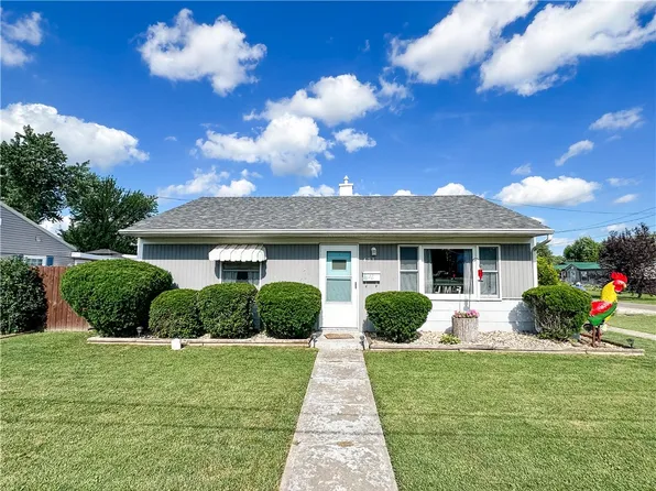 421 S 8th St, Marshall, IL 62441