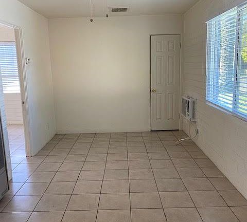 4th image of 740 E Maryland Ave APT 1