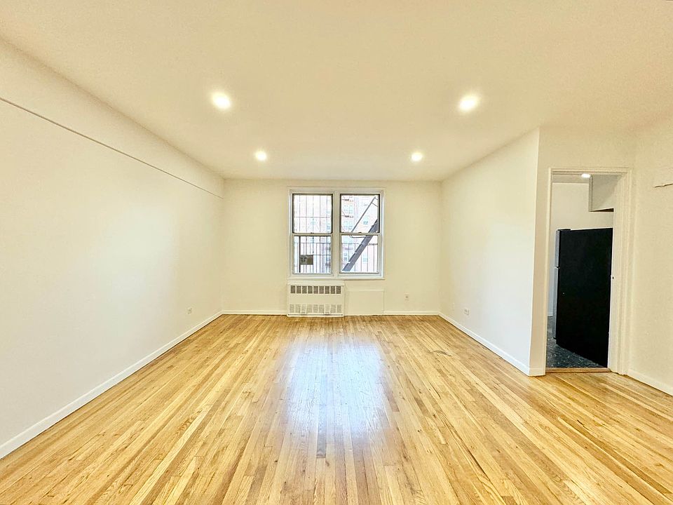 1st image of 14227 Barclay Ave APT 305