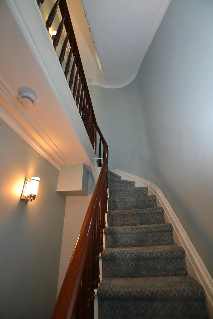 Midtown Garden Street One Bedroom — Photo 3