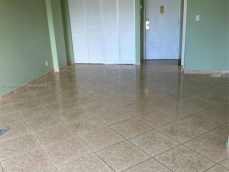 16919 N Bay Rd #902 — Photo 12