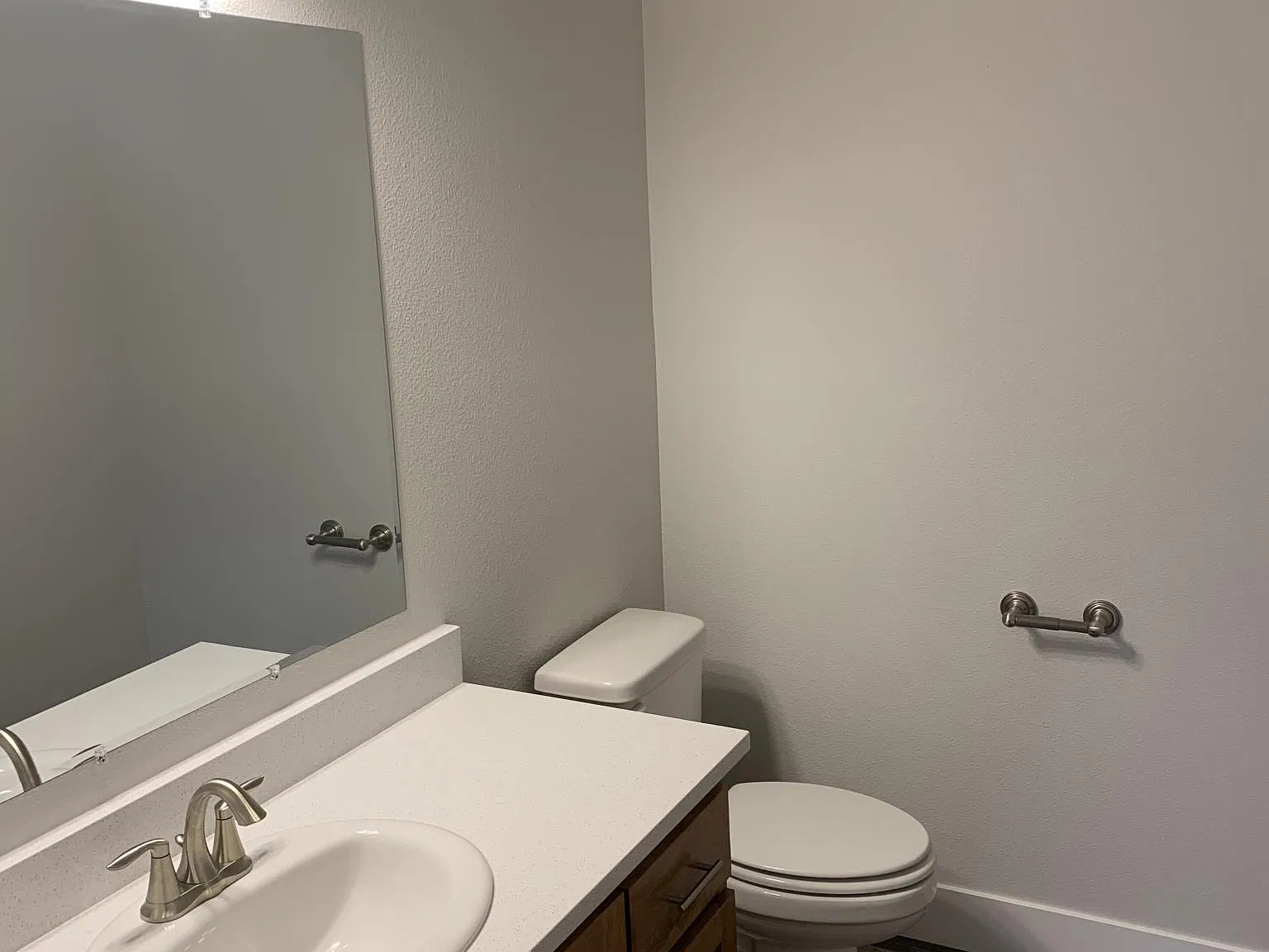 3 bed, 2.5 bath, 1350 sqft, $2,050 — Photo 4