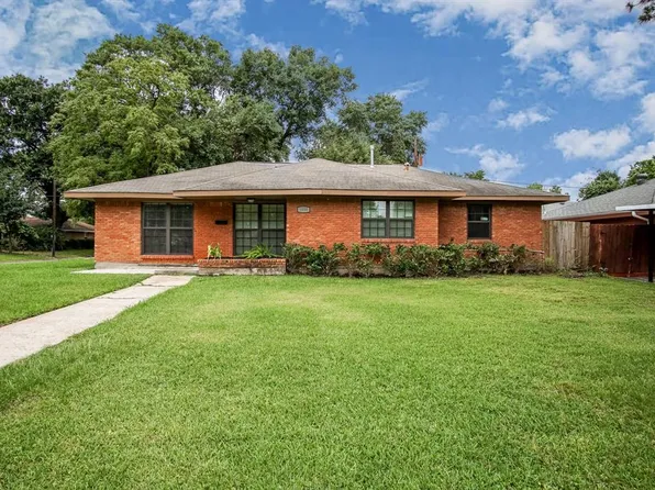 1050 W 30th St, Houston, TX 77018