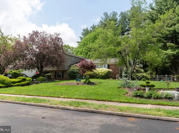 703 Lynwood Dr, Feasterville Trevose, PA 19053
