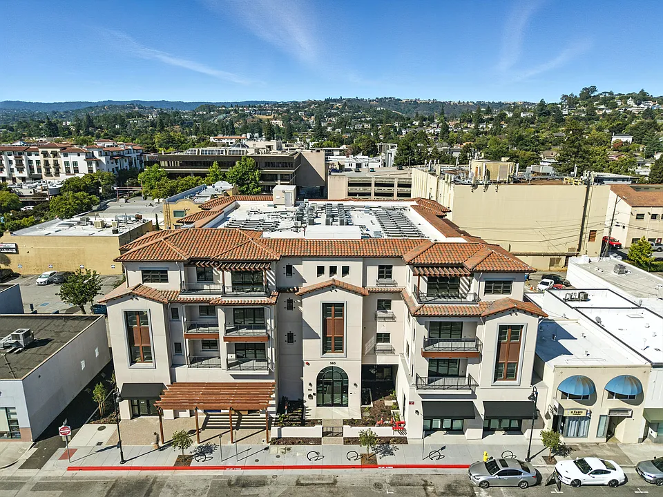 560 El Camino Real #208