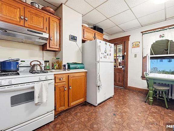 4th image of 26 Grove St