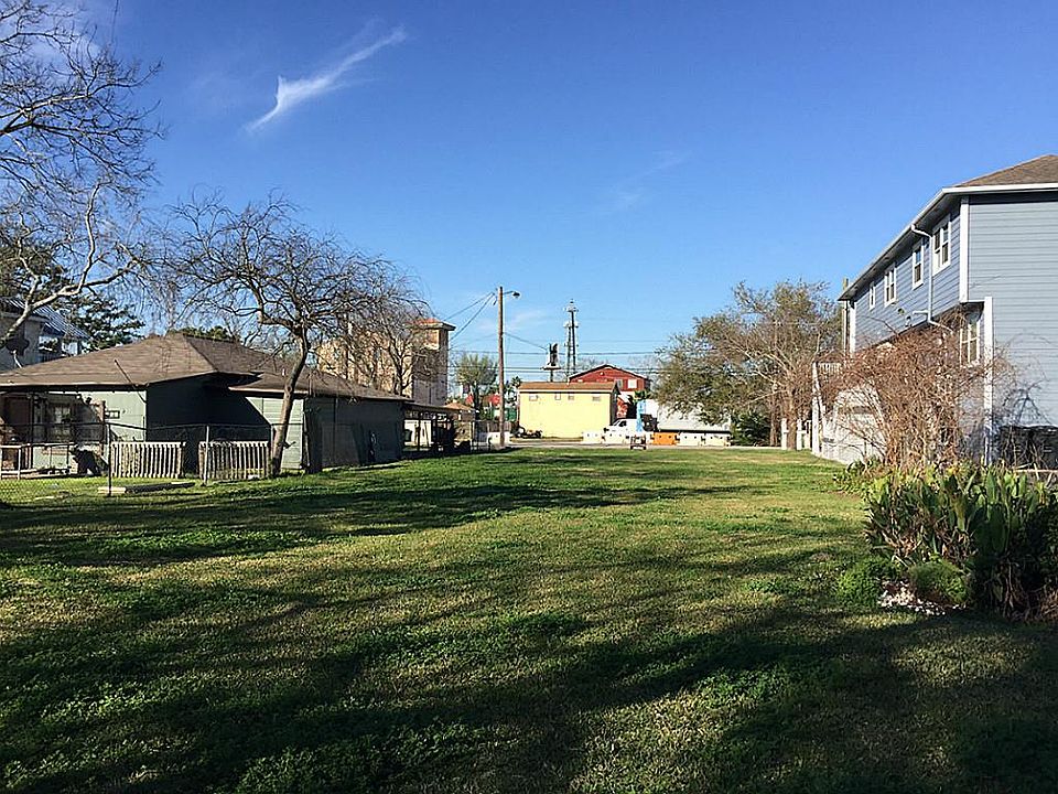 1st image of 703 Bradford Ave